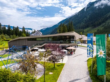 WasserWelten Krimml, Wasserfallzentrum mit Aussichtsterrasse | © wasserwelten.at/Michael Stabentheiner