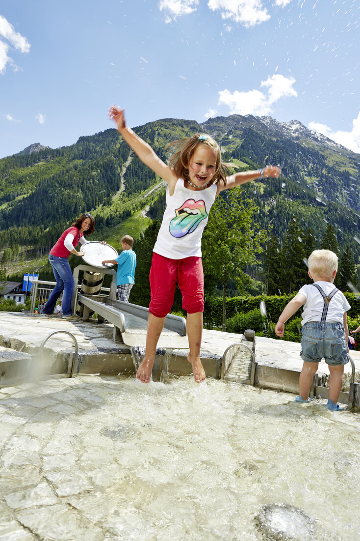 Krimml Worlds of Water, children playing in the Aquapark | © wasserwelten.at/Michael Huber